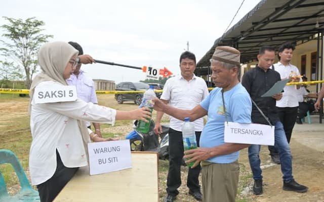polres_labusel_gelar_rekonstruksi_pembunuhan_wanri_tambak_tersangka_jalani_17_adegan_