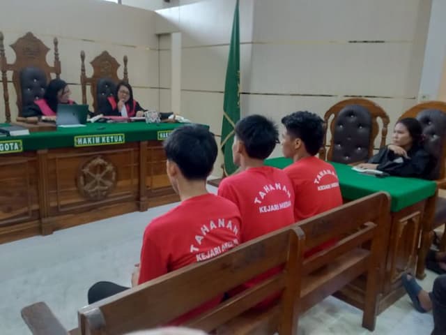 tiga_begal_simpang_avros_medan_dituntut_berbeda_dua_pelaku_terancam_5_tahun_penjara
