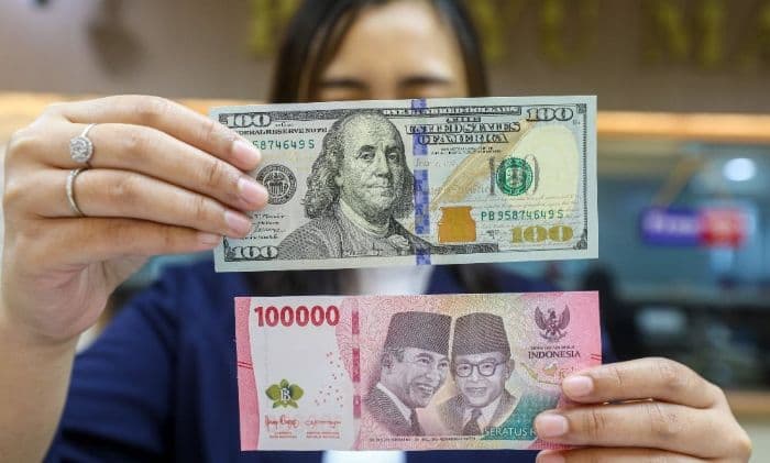 rupiah_terus_melemah_dolar_as_kian_perkasa_di_pasar_domestik