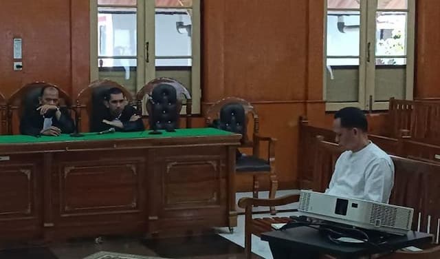 mantan_kadis_budparekraf_sumut_zumri_sulthony_dituntut_25_tahun_penjara_dalam_kasus_korupsi