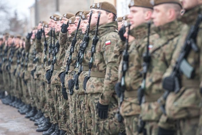 polandia_kerahkan_ribuan_tentara_ke_perbatasan_jerman_ada_apa