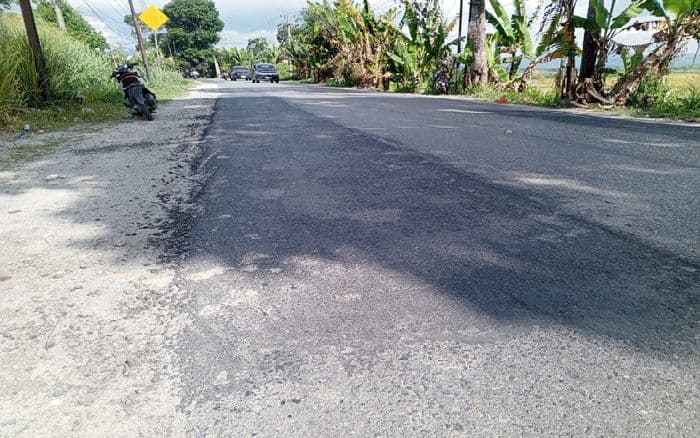 baru_sepekan_selesai_tambal_sulam_jalinsum_toba_dikeluhkan_pengendara_motor