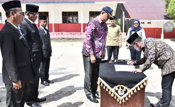 lantik_71_kepsek_sd_dan_smp_ini_pesan_bupati_tapteng_