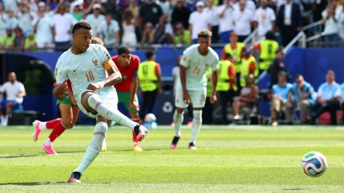 mbappe_gagal_penalti_prancis_vs_maroko_masih_imbang_00_di_babak_pertama