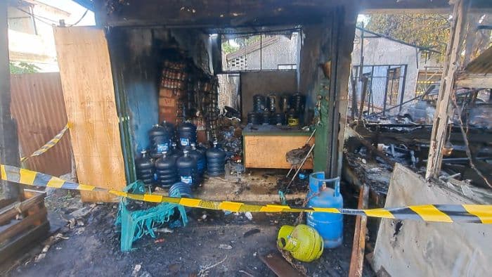 rumah_di_medan_barat_terbakar_pasutri_alami_luka_bakar