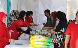 warga_antusias_belanja_di_pasar_murah_yang_digelar_pemko_binjai_