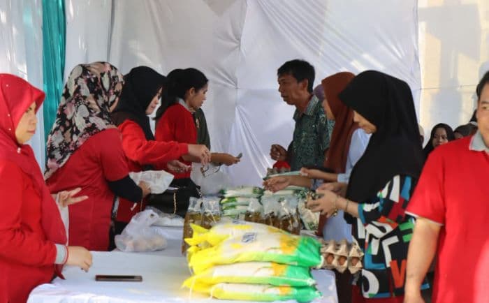 warga_antusias_belanja_di_pasar_murah_yang_digelar_pemko_binjai_