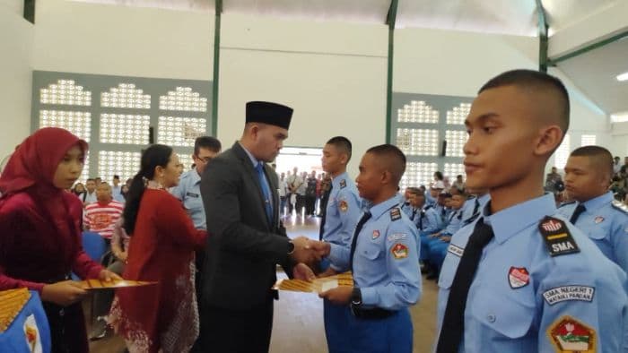 kadisdidik_sumut_lantik_430_siswa_baru_sman_1_matauli