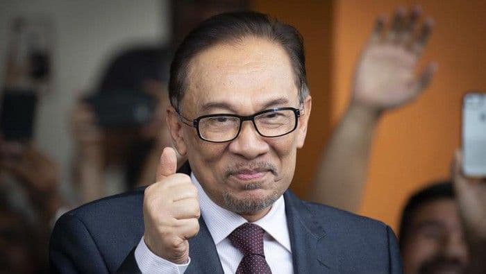 usai_operasi_hernia_pm_malaysia_anwar_ibrahim_jalani_fisioterapi