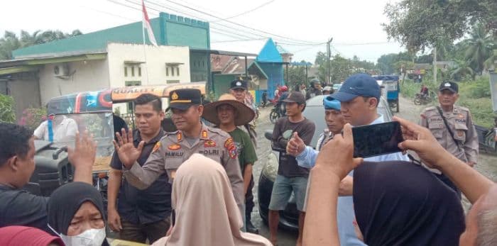 belum_juga_diaspal_warga_dusun_kampung_nangka_langkat_kembali_blokir_jalan