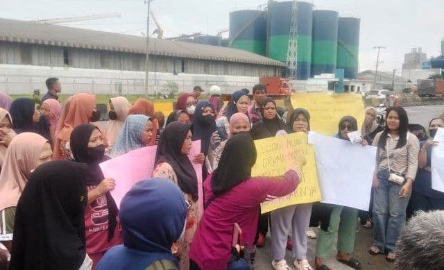 keluarga_korban_tawuran_geruduk_kejari_belawan_tuntut_pelaku_dihukum_berat