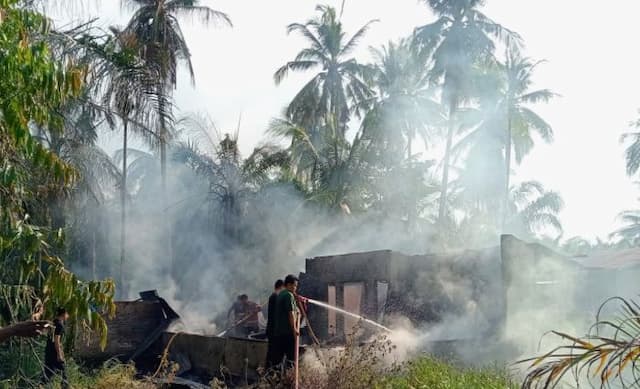 satu_unit_rumah_warga_di_nibung_hangus_batu_bara_terbakar