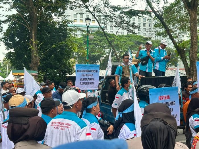 serikat_buruh_binjai_tuntut_hapus_eksploitasi_tenaga_kerja_di_dprd_sumut
