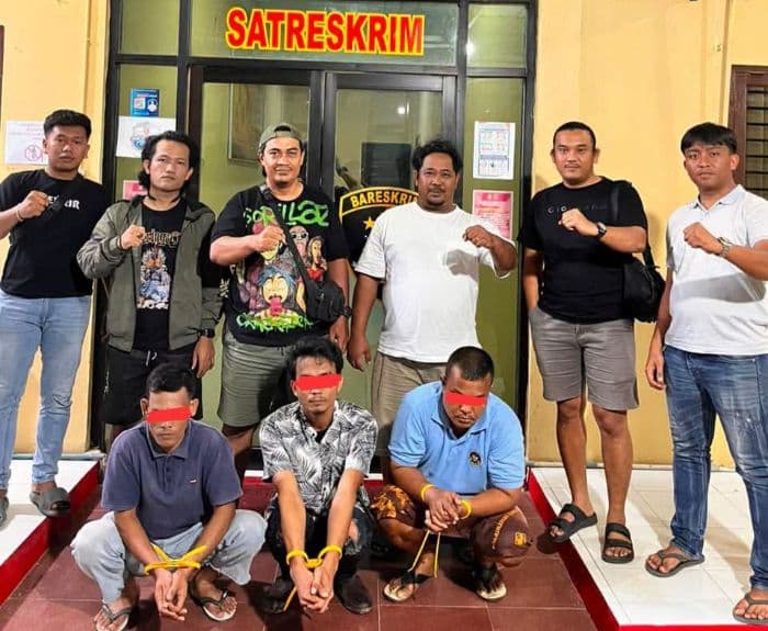 sopir_angkot_curi_emas_53_gram_penadah_ikut_sitangkap_polres_tapteng