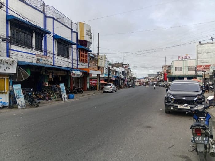 tak_banyak_bendera_berkibar_di_siborongborong_warga_sebut_ekonomi_jadi_penyebab