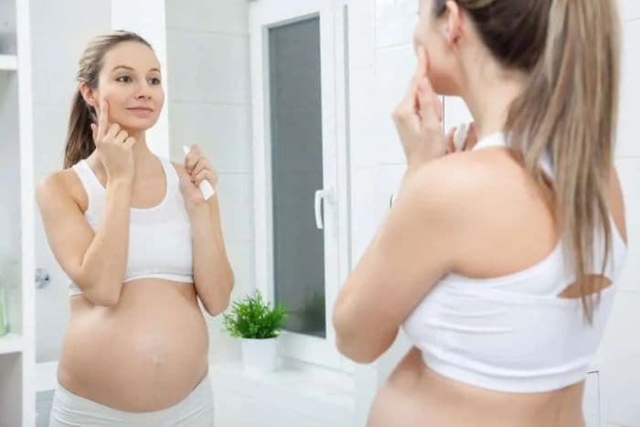 5_kandungan_skincare_yang_sebaiknya_dihindari_ibu_hamil_retinoid_hingga_hydroquinone