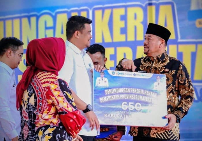 batu_bara_terima_650_kartu_bpjs_ketenagakerjaan_pekerja_rentan