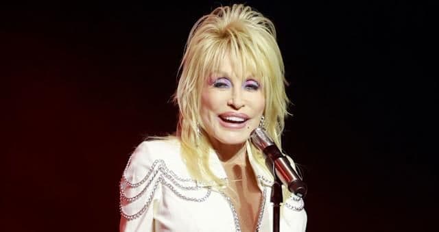 dolly_parton_bantah_isu_kesehatan_memburuk_saya_belum_meninggal