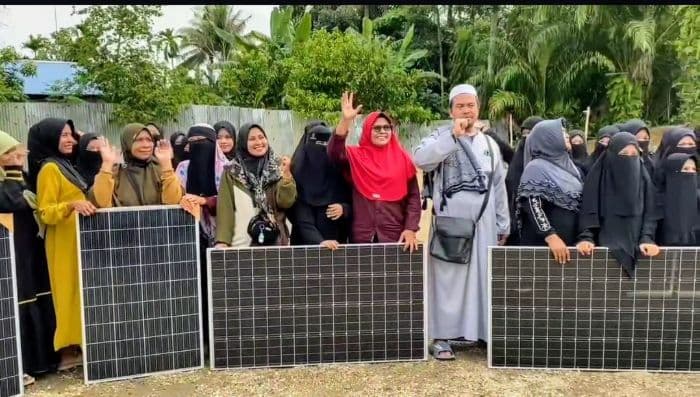 dorong_transisi_energi_bersih_ysl_bantu_10_panel_surya_ke_ponpes_darul_ulum