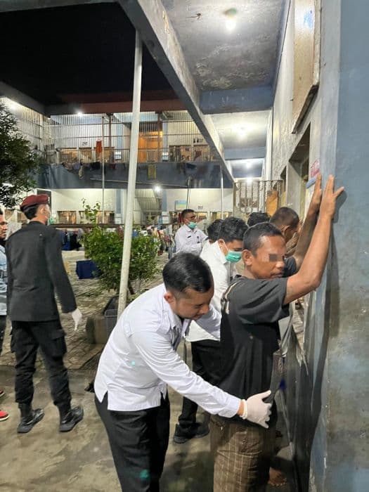 razia_di_lapas_tebing_tinggi_tim_gabungan_amankan_sejumlah_barang_terlarang