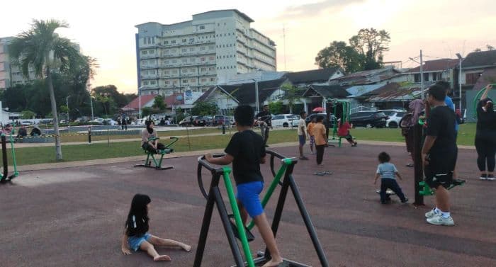 urban_community_park_kebun_bunga_jadi_tempat_favorit_warga_medan_untuk_olahraga_dan_rekreasi