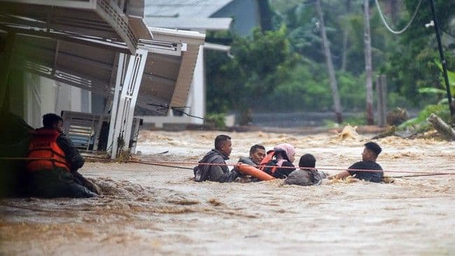 banjir_rendam_sejumlah_wilayah_di_kota_padang