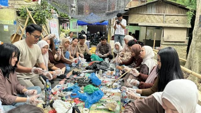ecovia_dan_sasude_ajak_mahasiswa_dan_masyarakat_olah_sampah_plastik_