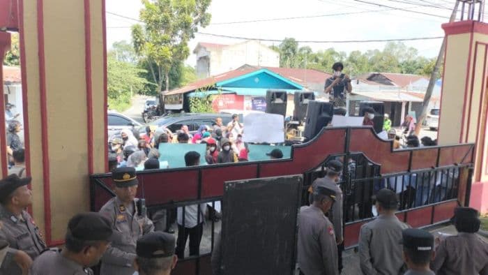 massa_gni_demo_polresta_deli_serdang_desak_pembebasan_warga_salah_tangkap