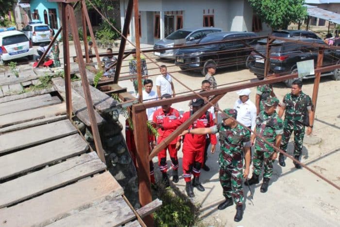 dandim_0204ds_tinjau_jembatan_bandar_kwala_pastikan_keamanan_warga