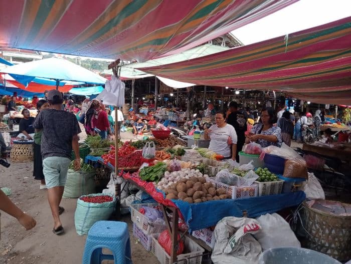harga_bahan_pokok_di_samosir_awal_desember_stabil_telur_dan_cabai_alami_kenaikan