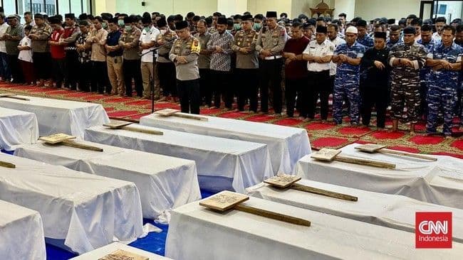 hingga_rabu_10_desember_24_jenazah_korban_banjir_bandang_di_sumbar_dimakamkan_massal
