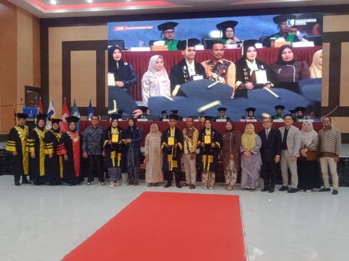 wisuda_universitas_royal_angkatan_xvi_373_lulusan_resmi_diwisuda