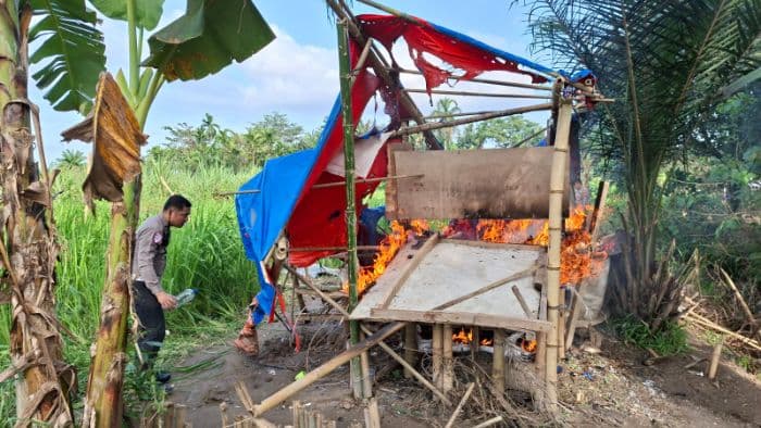polsek_sunggal_gerebek_sarang_narkoba_pria_di_sei_semayang_kocarkacir