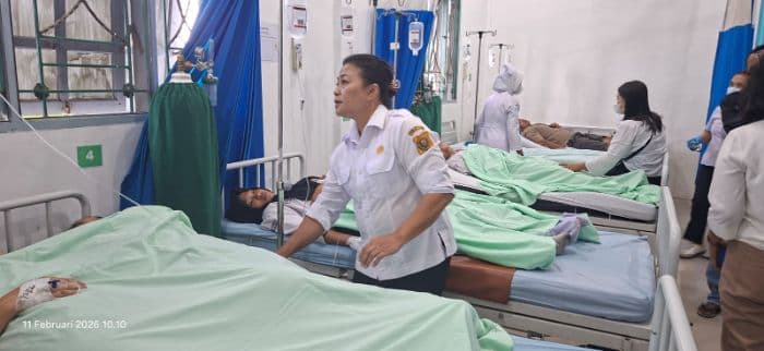 distribusi_mbg_perdana_dari_sppg_jalan_palapa_12_siswa_smk_arina_sidikalang_keracunan