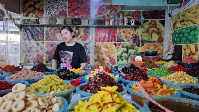 jelang_imlek_toko_manisan_di_pasar_ramai_medan_kebanjiran_order_hingga_larut_malam