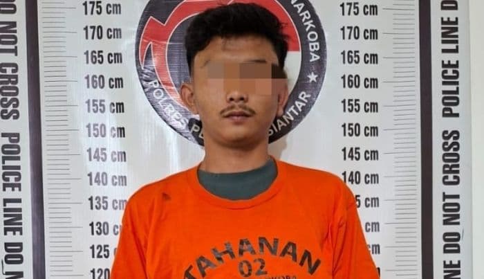 pemuda_di_siantar_barat_kedapatan_bawa_sabu_saat_duduk_di_atas_motor_