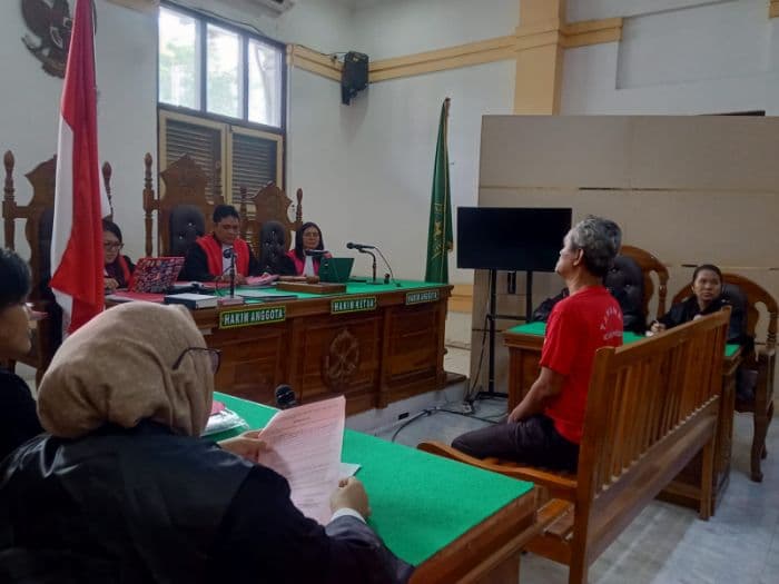 perdagangkan_beruang_madu_diawetkan_ali_syahbana_dituntut_dua_tahun_penjara