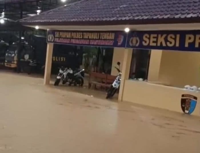 polres_tapteng_kebanjiran