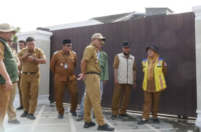 wali_kota_tanjungbalai_tinjau_normalisasi_drainase_jalan_hm_nur_untuk_atasi_banjir