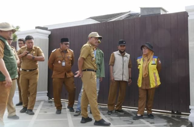 wali_kota_tanjungbalai_tinjau_normalisasi_drainase_jalan_hm_nur_untuk_atasi_banjir