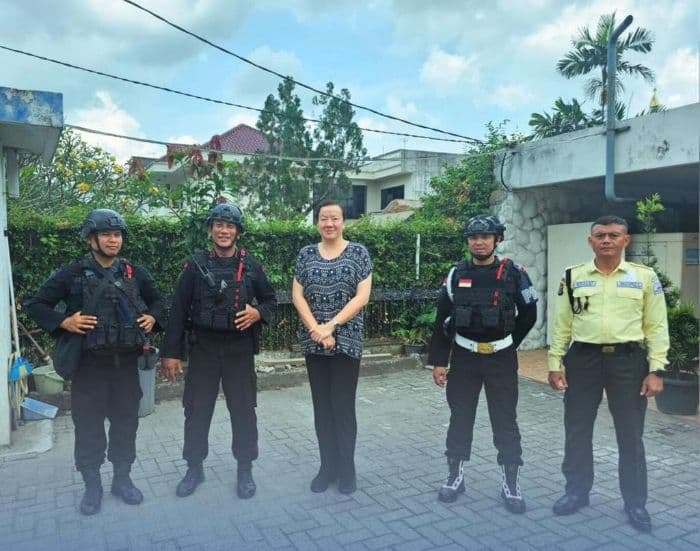 brimob_polda_sumut_gelar_patroli_pengamanan_kantor_konsulat_negara_sahabat_di_medan
