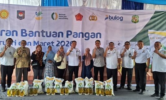 bulog_sumut_salurkan_bantuan_pangan