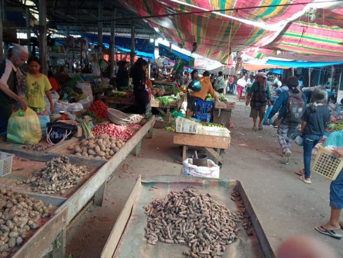 harga_cabai_di_pasar_pangururan_samosir_turun_hingga_rp8_ribu_bawang_impor_naik