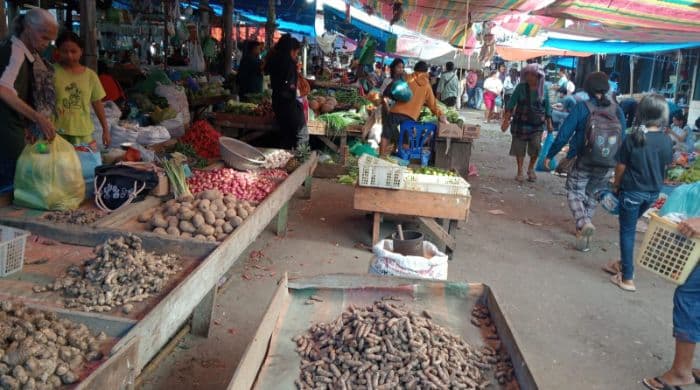 harga_cabai_di_pasar_pangururan_turun_bawang_merah_impor_naik_