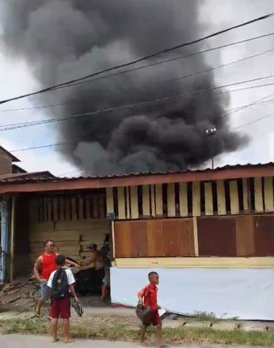 kandang_ayam_di_siantar_utara_terbakar_warga_sempat_panik_api_nyaris_merembet