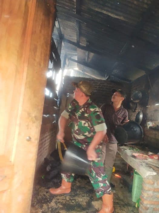 dua_rumah_warga_di_stm_hulu_deli_serdang_hangus_terbakar_