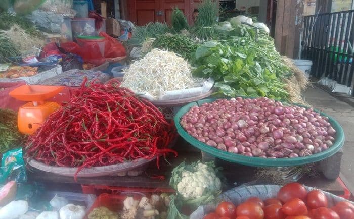 harga_cabai_di_toba_stabil_bawang_merah_naik_rp10_ribu_per_kg