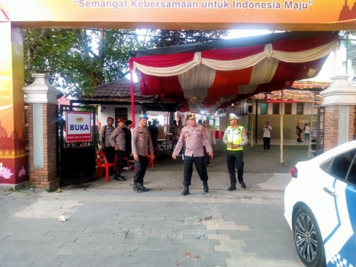 24_personel_polrestabes_medan_disiagakan_di_empat_vihara_prioritas