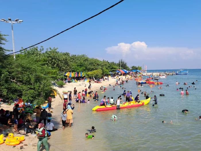 long_weekend_waisak_ribuan_wisatawan_padati_kepulauan_seribu