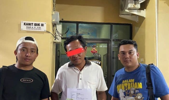 polisi_tangkap_pelaku_parkir_liar_di_lokasi_wisata_pantai_pandaratan_tapteng